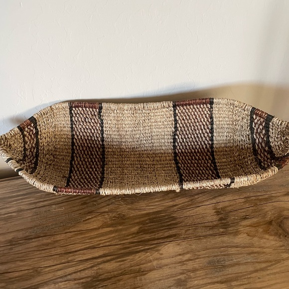 Basket-Vintage Ethiopian Handmade/woven Basket - Picture 3 of 7